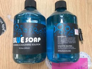 Nước vệ sinh hình xăm blue soap
